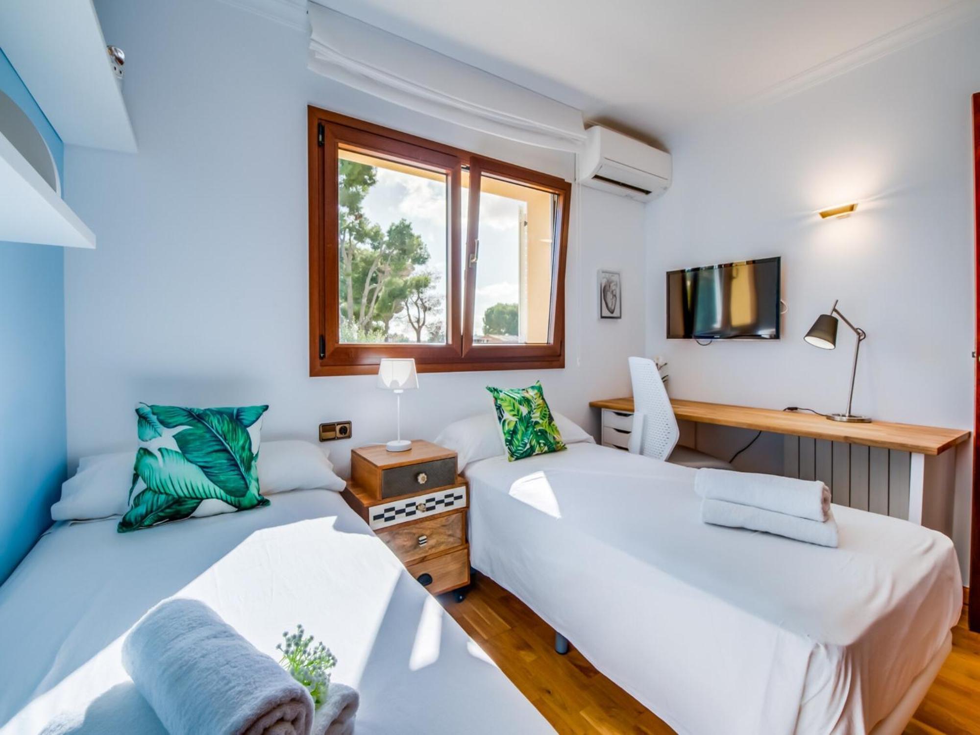 8 Person Home, By The Holiday home