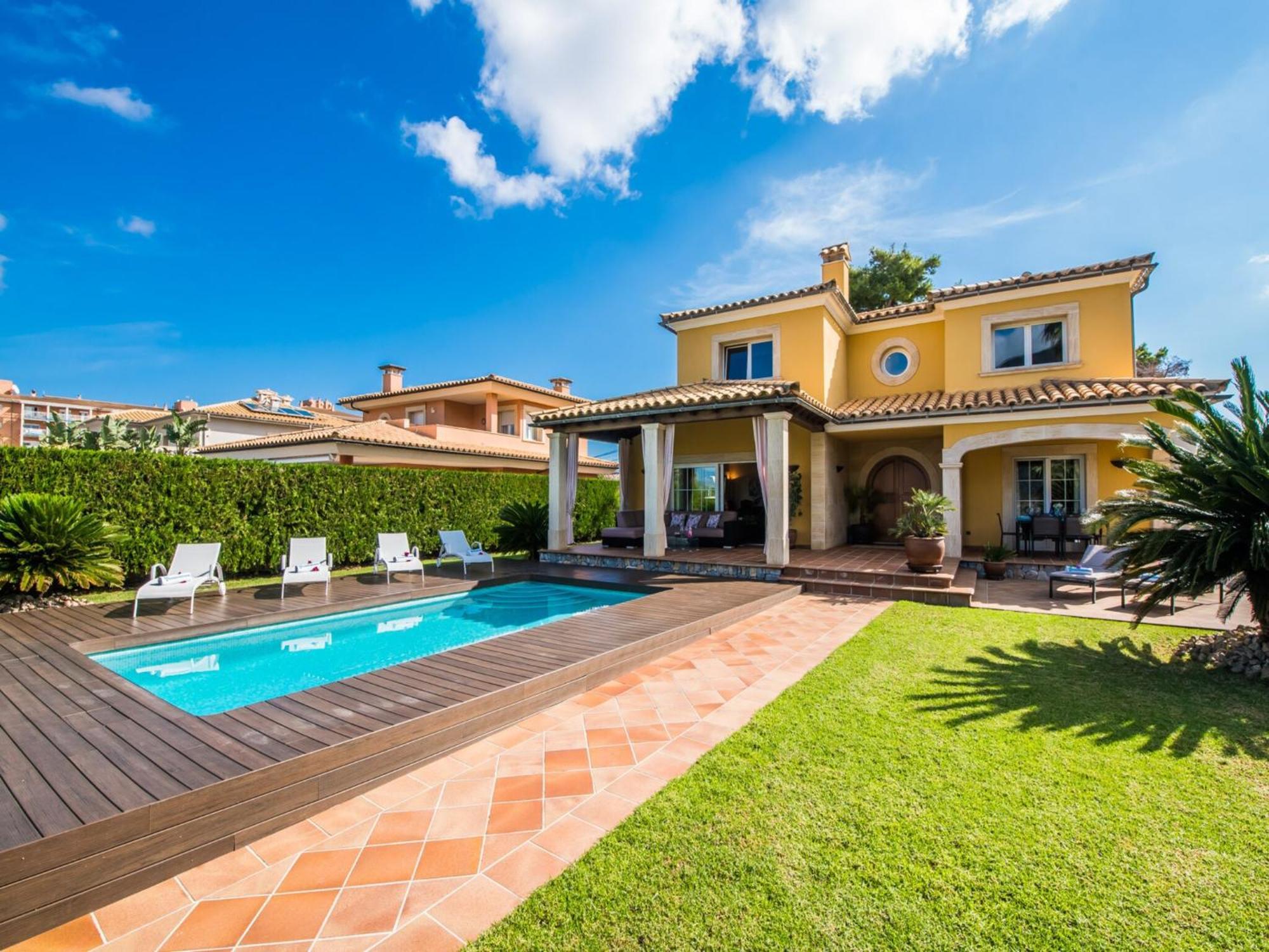 8 Person Home, By The Holiday home *