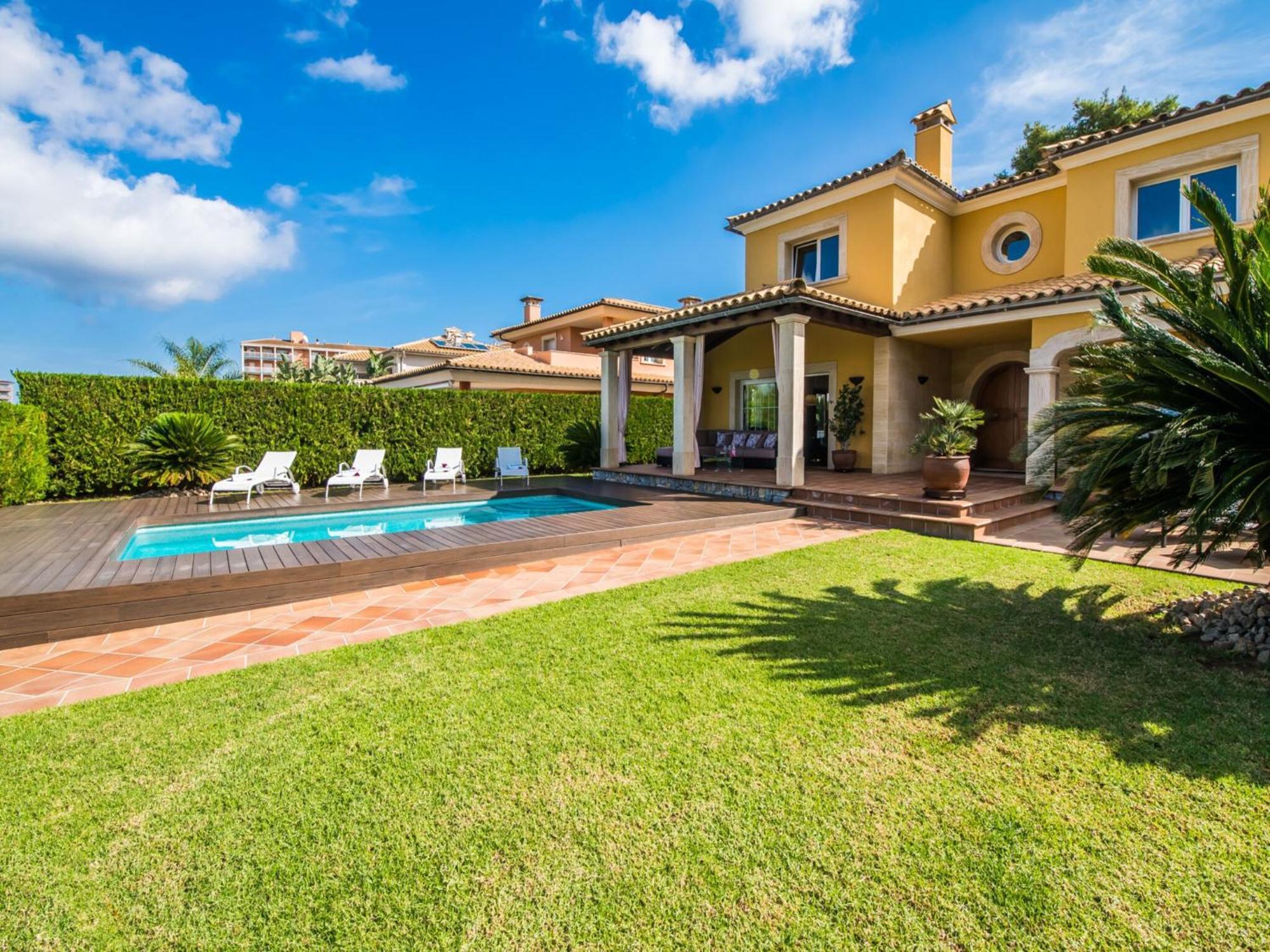 Holiday home 8 Person Home, By The